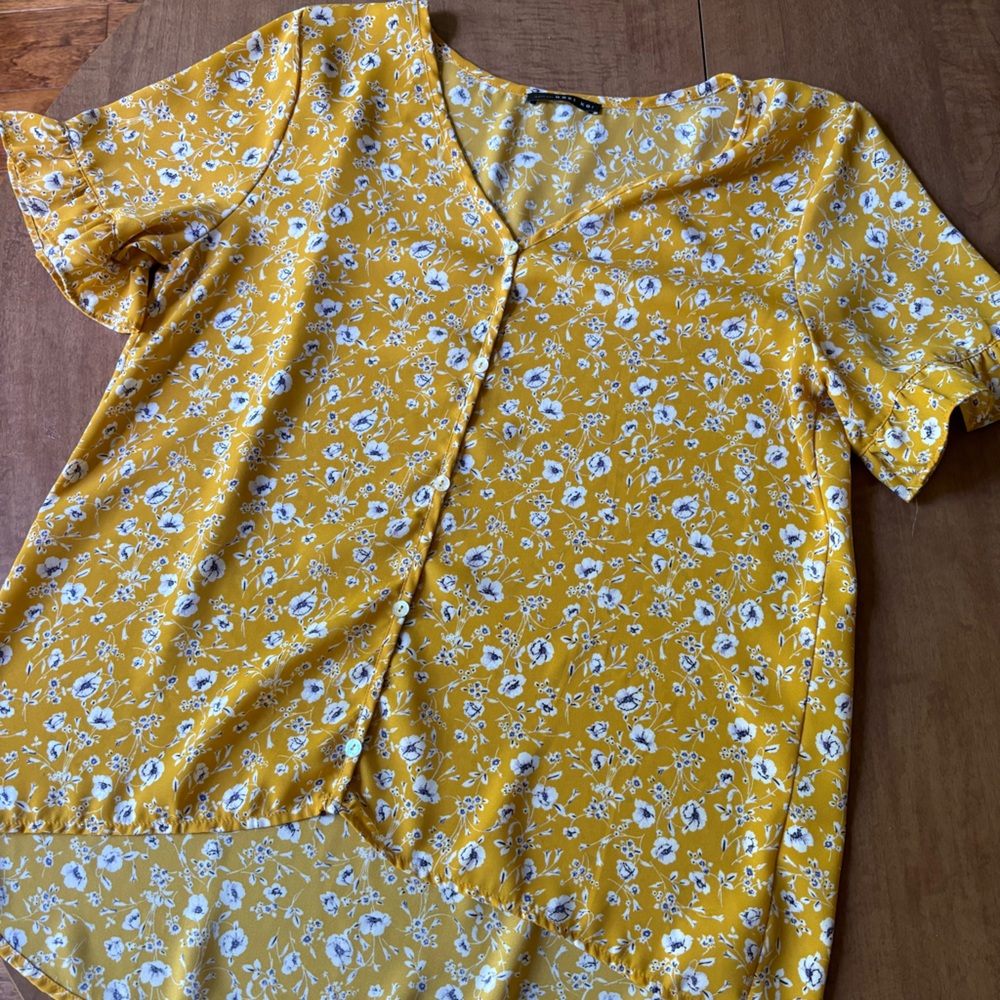 West Kei yellow floral blossom top size small short sleeve women’s shirt